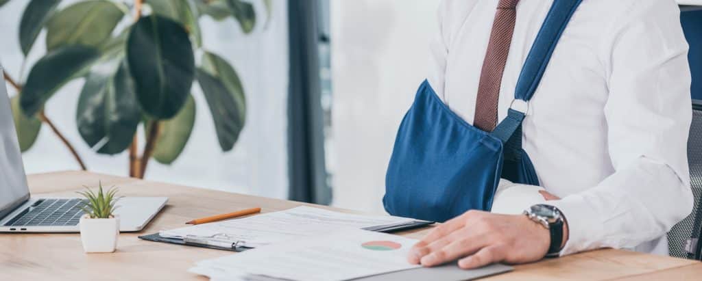 worker with broken arm in workplace